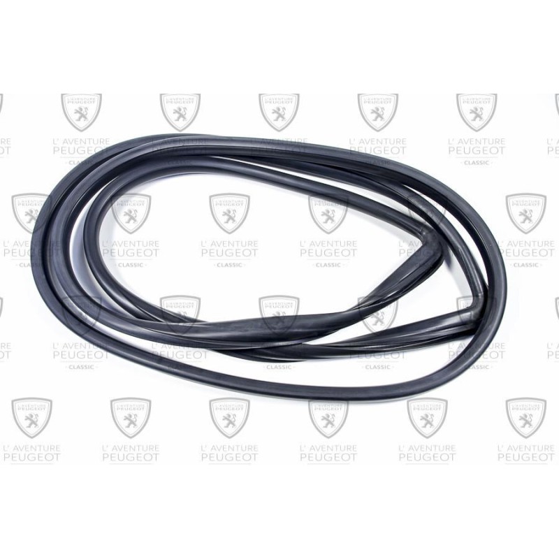 Voorruitrubber voor Peugeot 205 (zonder panoramadak). Geschikt voor bouwjaren '83-'98.